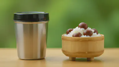 Bodybuilders Ditch Protein Shakers for Wooden Rice Tubs. New Trend: "Chestnut Rice Bulk-Up" Born - Style 4