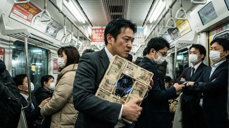 外務省、通勤電車を「退避勧告」地域に指定——「GPUは現金の束で隠して」