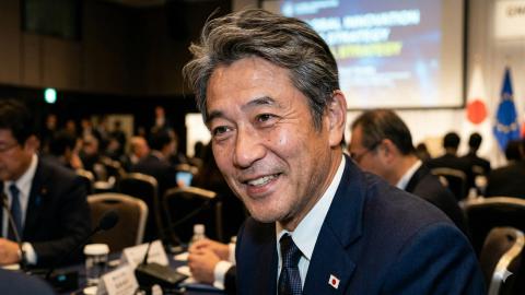 The $50/Hour "Professional Nodder" Gig: Japan's Corporate Drone Skill of "Meaningful Agreeing" Now Earns Foreign Currency