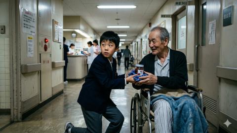 'Salt Over Blood Pressure': Elderly Cartel Busted in Late-Night Hospital Ward — Grandchildren Nabbed as Pickled Plum Mules