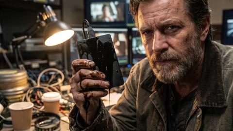 映画館が物理的に炎上、巨匠の「廃油漬けHDD」が引き金　観客は演出と信じ熱狂の渦