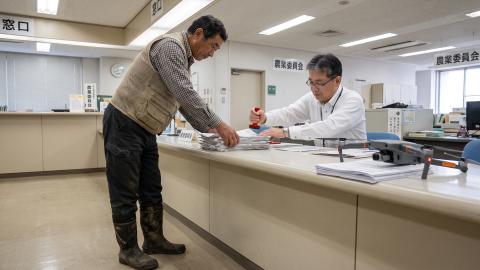 In Agricultural Reality Show, Perfect Stamping Decides the Winner; Latest Drone Serves as a Paperweight