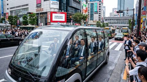 CEO Misinterprets 'Corporate Transparency,' Parades in Fully Transparent Glass Limousine for Secret Meetings